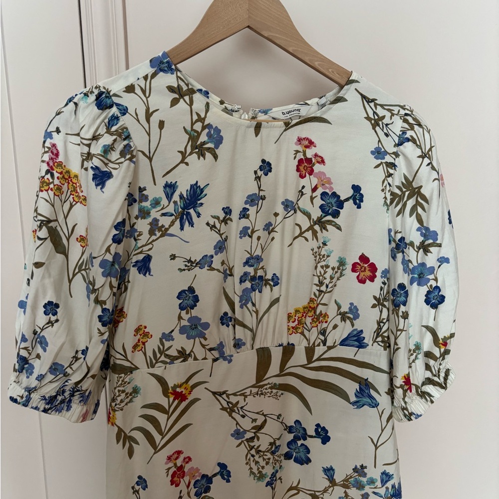 B. Young Marshmallow Floral Imilda Dress - Picture 6 of 9